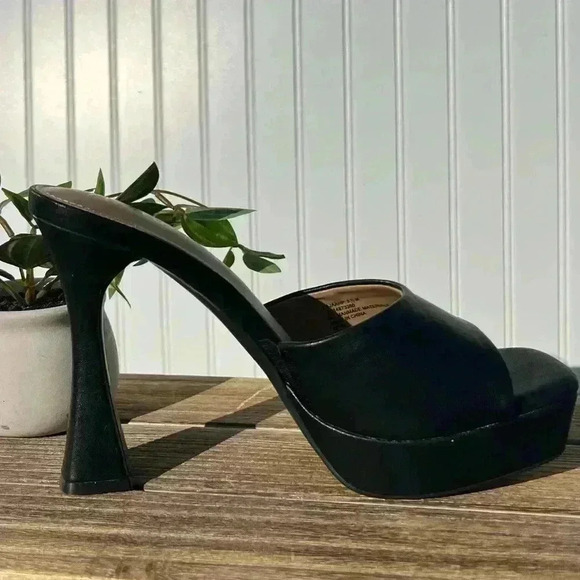 NEW Wild Pair Raja Women’s Faux Leather Peep-Toe Platform Sandals - Size 8.5 - Picture 9 of 14